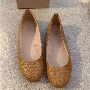 Easy Spirit Tan Textured Women's Flats